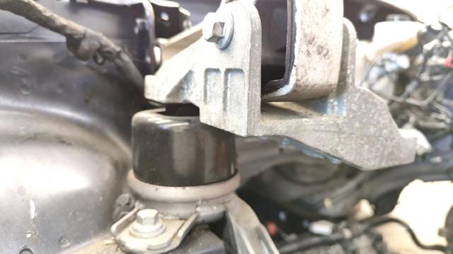 LR024729 LAND ROVER Подушка (опора) двигателя правая купить в Житомир
