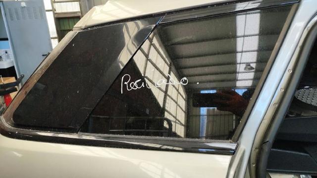 LR027370 LAND ROVER Стекло-форточка двери задней правой купить в Кривой Рог