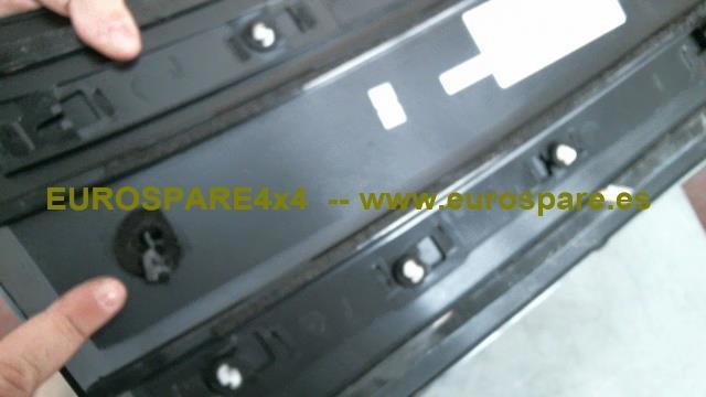 LR038863 Молдинг двери передней правой купить Павлоград