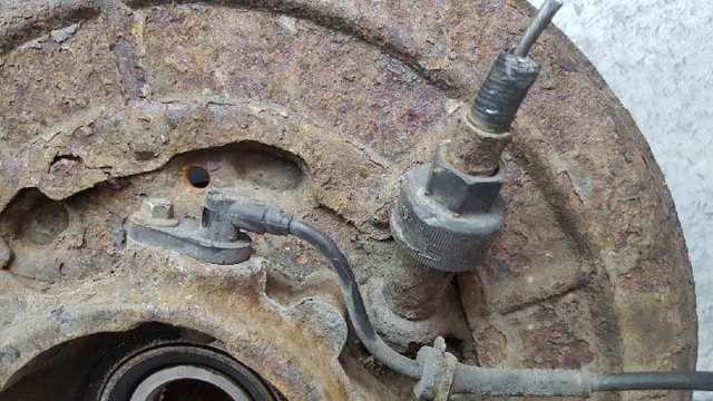 LR045822 LAND ROVER Цапфа задняя правая купить в Ровно