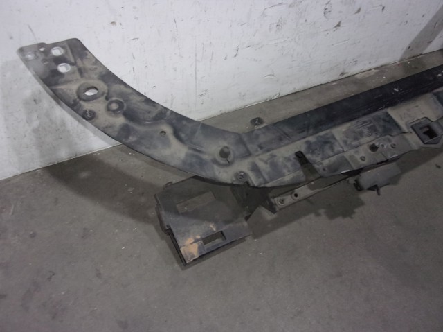 LR049326 LAND ROVER Верхняя рамка радиатора купить в Чернигов