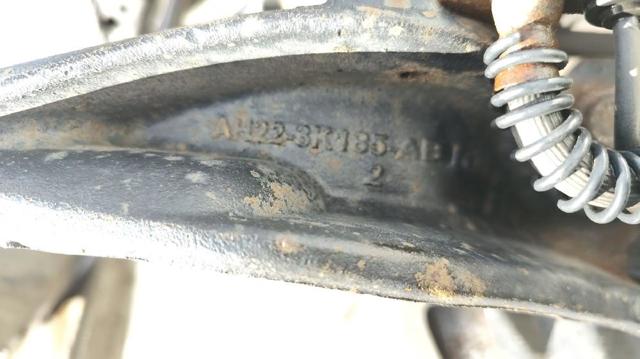LR056468 LAND ROVER Цапфа передняя правая купить в Полтава