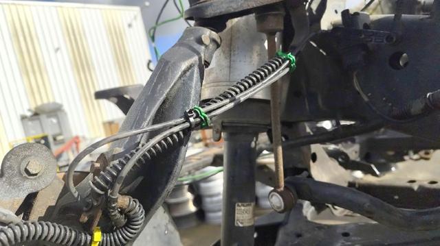 LR056469 LAND ROVER Цапфа (поворотный кулак) передний левый купить в Днепр