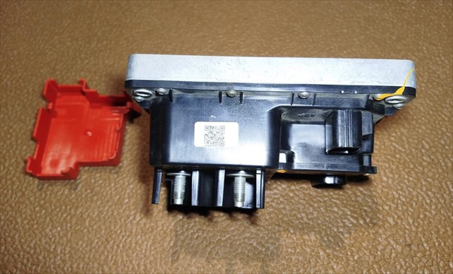 LR067367 LAND ROVER Блок предохранителей купить в Николаев
