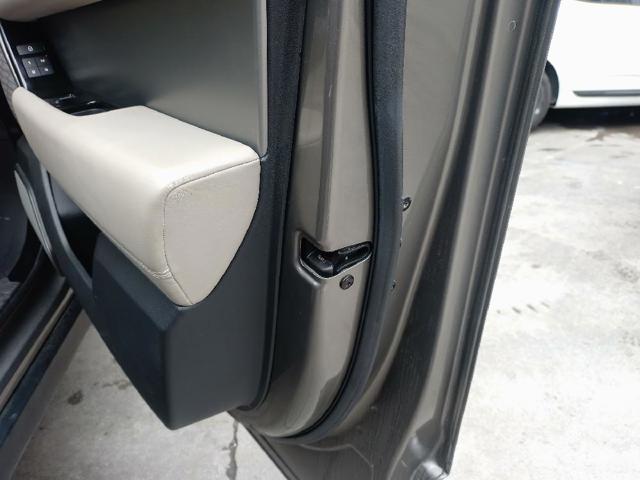 LR070437 LAND ROVER Замок двери передней правой купить в Ирпень