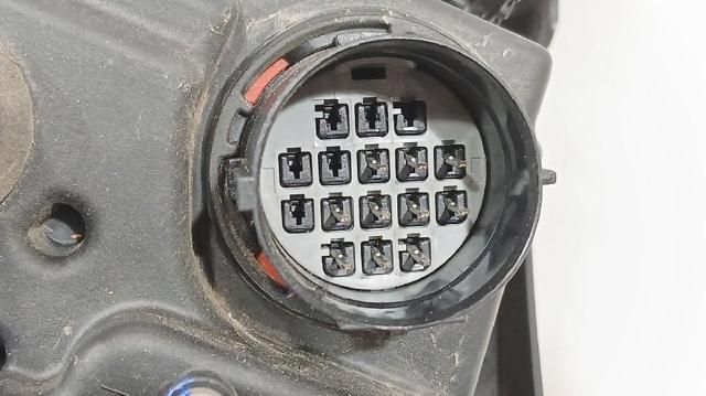 LAND ROVER LR084568 Правая фара в наличии Киев