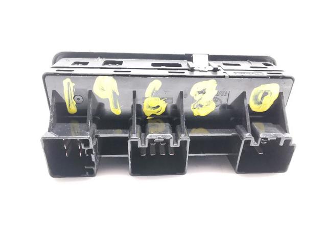 LR086040 LAND ROVER Кнопочный блок управления стеклоподъемником передний левый купить в Павлоград