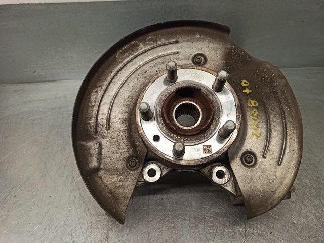LR090542 LAND ROVER Цапфа задняя правая купить в Черновцы