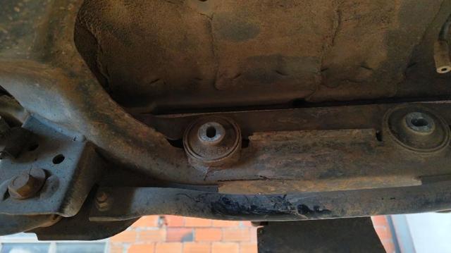 LR096550 LAND ROVER Балка задней подвески (подрамник) купить в Ирпень