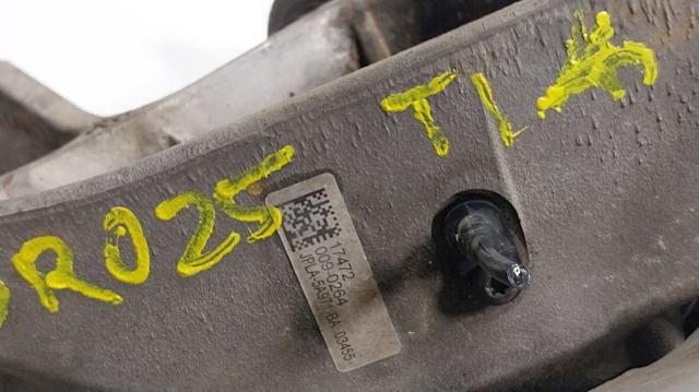LR098784 LAND ROVER Цапфа задняя левая купить в Черкассы