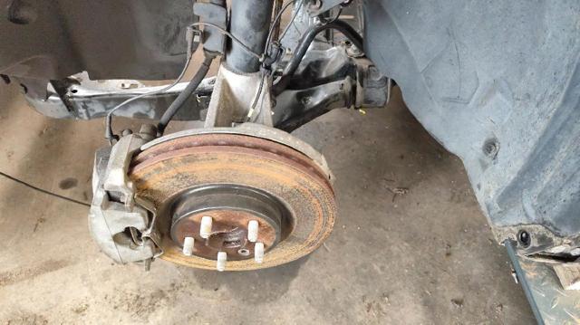 LR109400 LAND ROVER Цапфа передняя левая купить в Запорожье