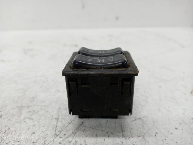 MB803872 MITSUBISHI Кнопка включения обогрева сиденья купить в Ровно