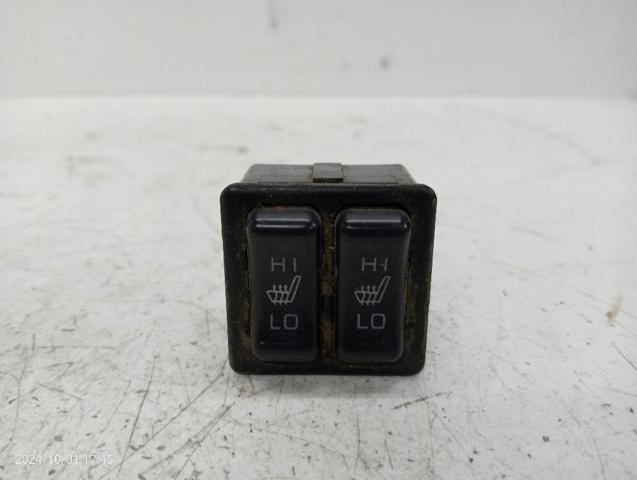 MB803872 MITSUBISHI Кнопка включения обогрева сиденья купить в Николаев