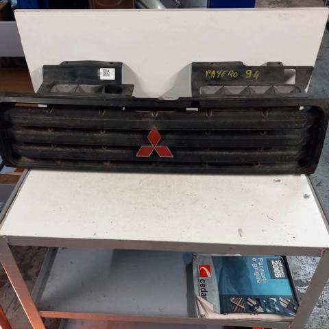 Grelha do radiador Mitsubishi Pajero V2W, V4W