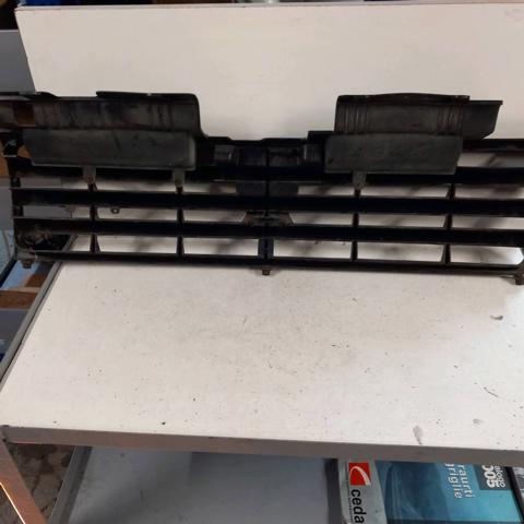 Grelha do radiador Mitsubishi Pajero V2W, V4W