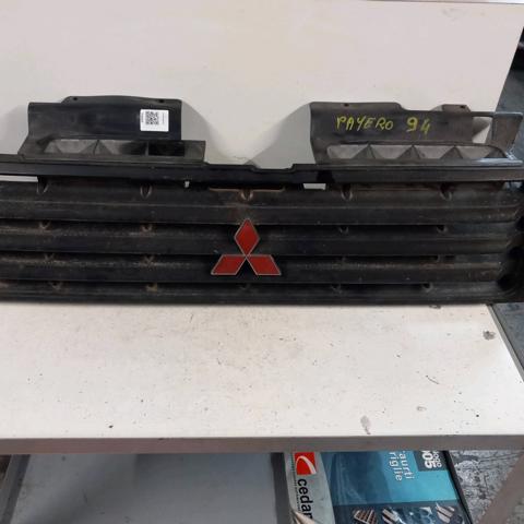 Grelha do radiador Mitsubishi Pajero V2W, V4W