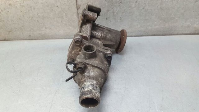 Bomba de água (bomba) de esfriamento MD974999 MITSUBISHI