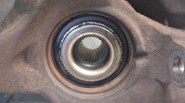MN102068 MITSUBISHI Цапфа передняя правая купить в Черновцы