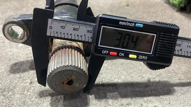 MR133774 MITSUBISHI Торсион передний правый купить в Ирпень