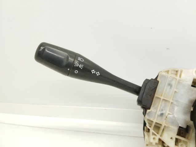 Comutador instalado na coluna da direção, montado Mitsubishi Pajero 3