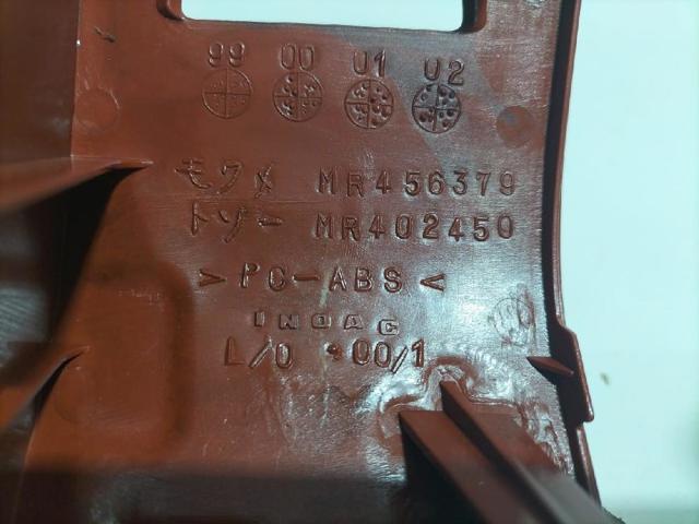 MITSUBISHI MR456379 Решетка вентиляции салона на "торпедо" правая в наличии Львов