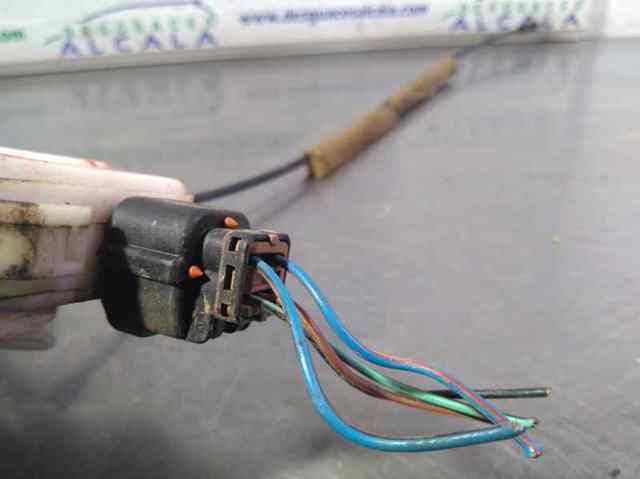 Fecho da porta dianteira esquerda Mitsubishi Pajero V90