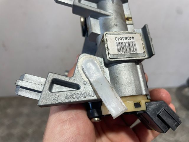 MR587813 MITSUBISHI купить в Ровно
