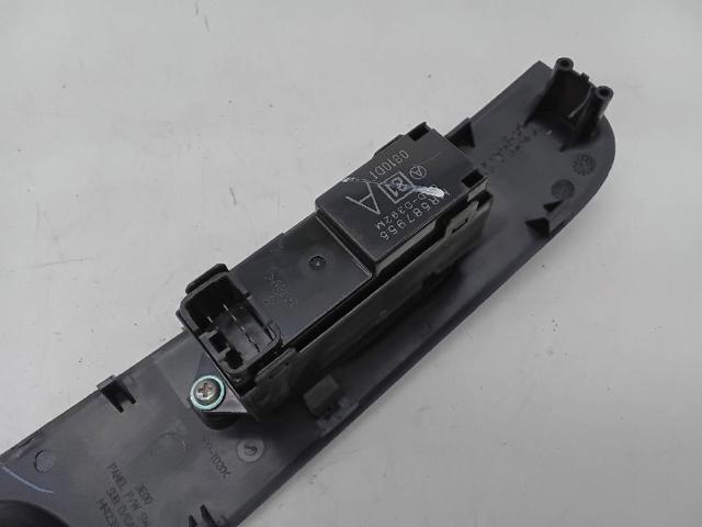MR587955 MITSUBISHI Кнопочный блок управления стеклоподъемником передний правый купить в Ровно