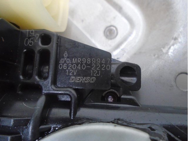 Mecanismo de acionamento de vidro da porta dianteira esquerda MR959657 Mitsubishi