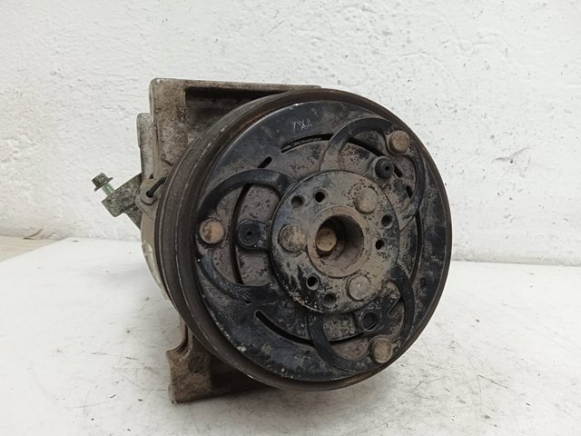 VOLVO P30761390 Компрессор кондиционера в наличии Днепр