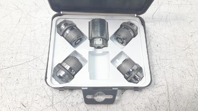 Porca de roda PW45600013 Toyota