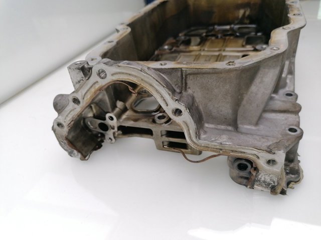 MAZDA R2AA10380C Поддон масляный картера двигателя, верхняя часть в наличии Кривой Рог