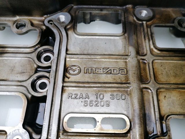 R2AA10380C MAZDA Поддон масляный картера двигателя, верхняя часть купить в Полтава