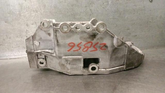 RF7J13G00 MAZDA Кронштейн топливного насоса ТНВД купить в Ирпень