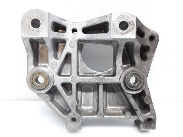 MAZDA RF7L15810 Кронштейн компрессора кондиционера в наличии Полтава
