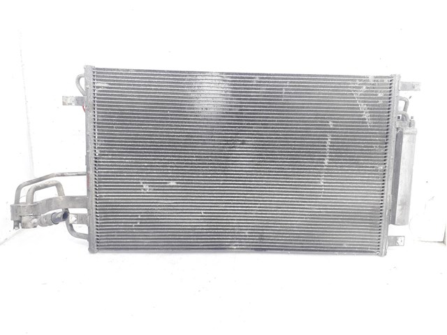Condensador de ar condicionado / radiador para Kia Sportage 2.0 i 16V G4GC S976062E000