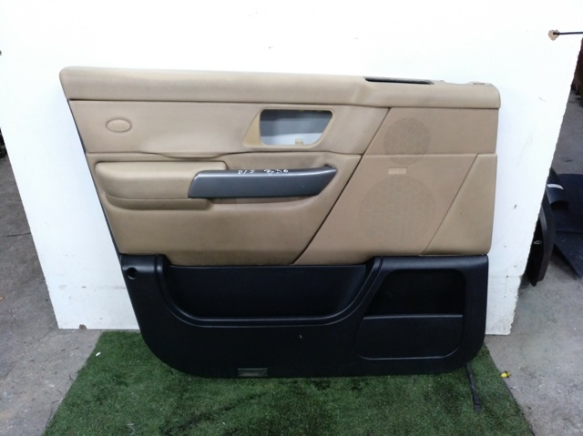 Revestimento (cobrimento) interno da porta dianteira esquerda VBA500110 Land Rover