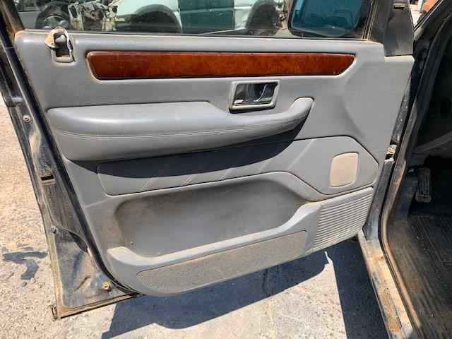 Revestimento (cobrimento) interno da porta dianteira esquerda VBA500110 Land Rover