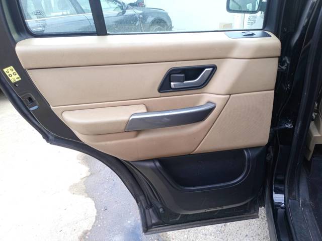 Revestimento (cobrimento) interno da porta traseira esquerda VBA500130 Land Rover