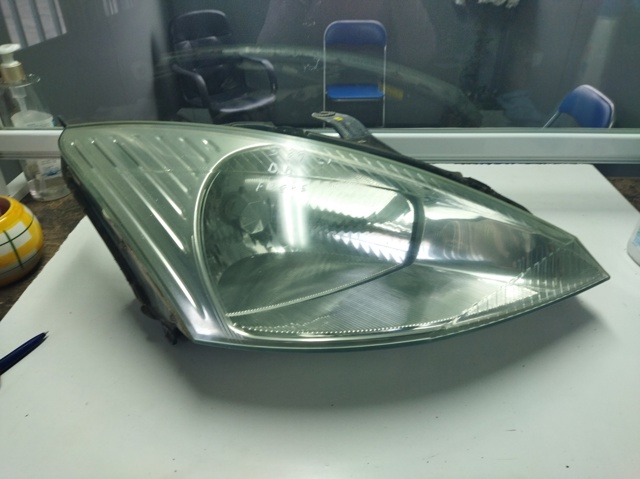 FORD XS4X13005 Правая фара в наличии Ирпень