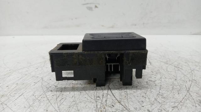 LAND ROVER YFB100500LNF Часы салонные в наличии Сумы