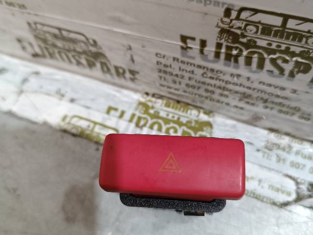 YUG102220 LAND ROVER Кнопка включения аварийного сигнала купить в Львов