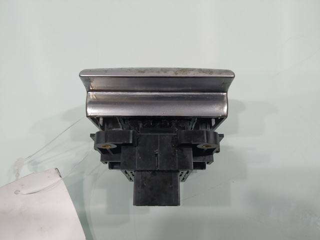 LAND ROVER YUG500391MVM Выключатель контроля положения ручного тормоза в наличии Черкассы