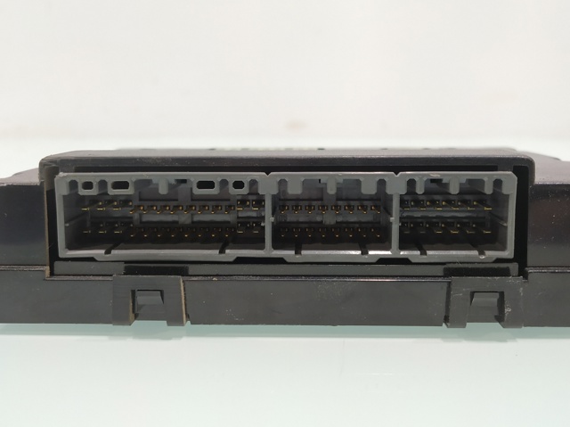 LAND ROVER YWC106390 в наличии Одесса