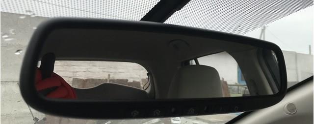 Зеркало заднего вида в салоне Nissan LEAF 1