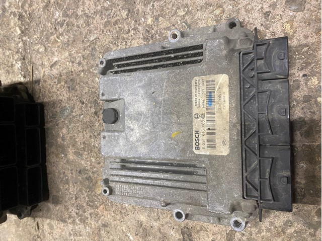 Мозги двигателя 237100637R RENAULT
