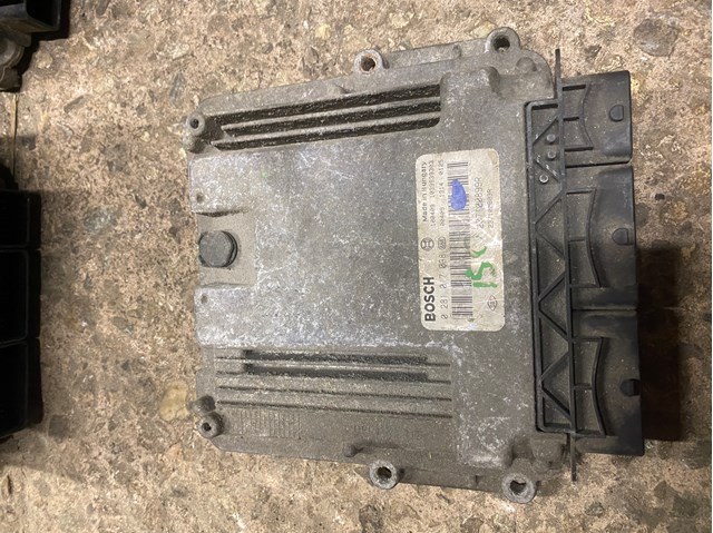 Электронный блок управления двигателем 237100899R RENAULT