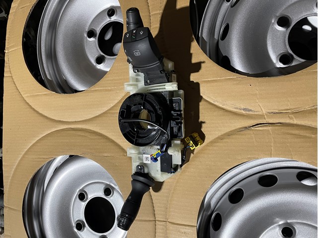 Переключатель подрулевой 255675983R RENAULT