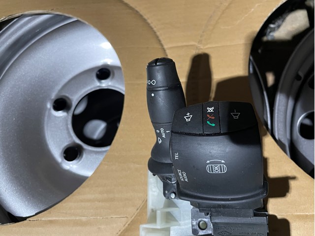 RENAULT 255675983R Переключатель подрулевой, в сборе в наличии Винница