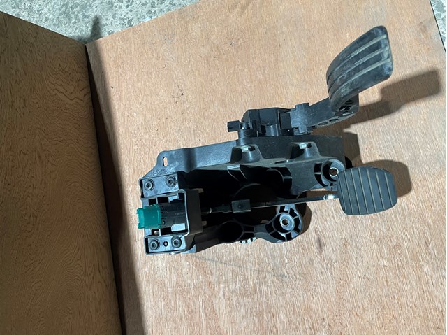 Ппривод тормозного крана 465016415R RENAULT